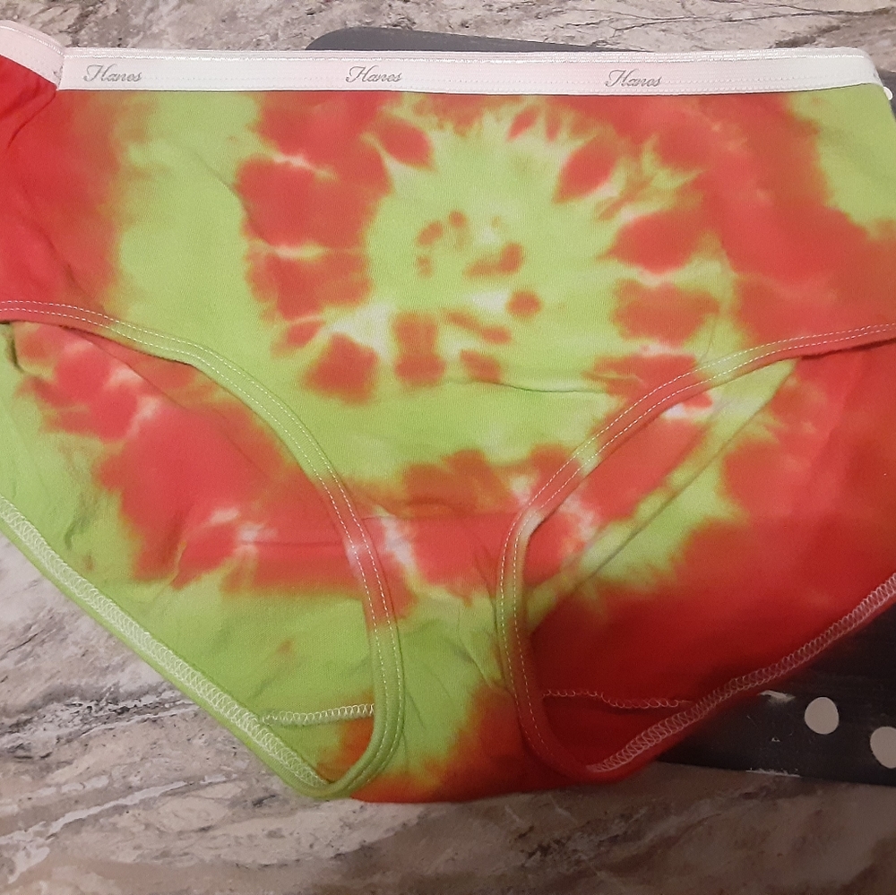 Women's Size 6 Tie Dye Underwear